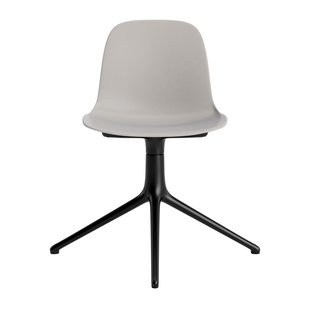 Normann Copenhagen Form Draaistoel - NormannCopenhagenFormWarmGrey - aluminium zwart