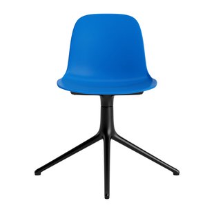 Normann Copenhagen Form Draaistoel - NormannCopenhagenFormBrightBlue - aluminium zwart