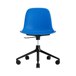 Normann Copenhagen Form Draaistoel met wielen - aluminium zwart - NormannCopenhagenFormBrightBlue