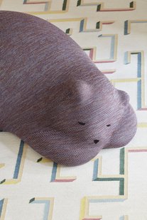 Vitra Resting Bear voetensteun - mauve