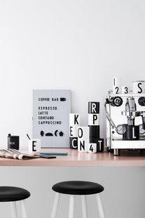 DESIGN LETTERS Personal beker porselein  - K - wit