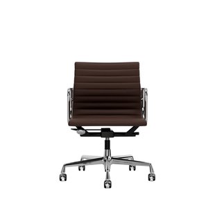 Vitra Aluminium Chair EA 117 - Wieltjes voor harde bodems - Leder Premium F/Plano - kastanje/bruin - glanzend chroom