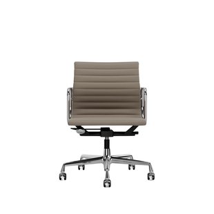 Vitra Aluminium Chair EA 117 - Wieltjes voor harde bodems - Leder Premium F/Plano - zand/coffee - glanzend chroom