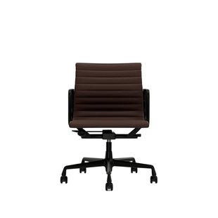 Vitra Aluminium Chair EA 117 - Wieltjes voor harde bodems - Leder/Plano - kastanje/bruin - diepzwart