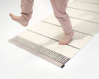 Pappelina Belle Tapijt - warm grijs