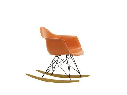 Vitra RAR Eames Plastic Armchair - sleden esdoorn goudkleurig - zwart - roestoranje RE
