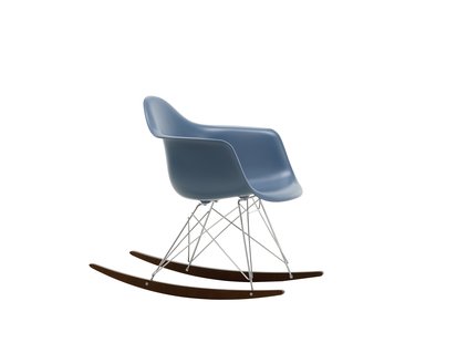 Vitra RAR Eames Plastic Armchair - sleden esdoorn donker - verchroomd - zeeblauw RE