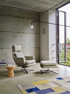 Vitra Grand Relax met Ottoman - gepolijst aluminium - Leder Forte sand / Cosy fossil