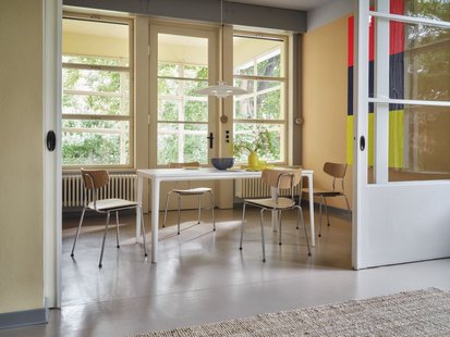 Vitra Moca - glanzend chroom - Natuurlijk eiken