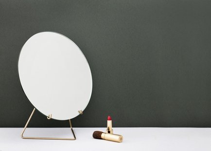 Moebe Standing Mirror - messing - Ø 30