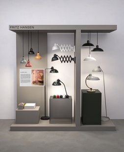 Fritz Hansen Kaiser Idell 6718-W Wandlamp - zwart