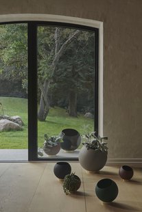 AYTM Globe Bloempot - taupe - Hoogte/Ø 15,4 x 17 cm