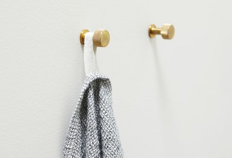 Form&Refine Angle Haken - staal zwart - klein