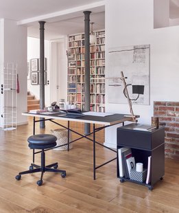 Richard Lampert Tafel Eiermann 1 - Linoleum nero 4023/eiken rand - 110 x 78 cm - chrome - middelste stut - 160 x 90 cm