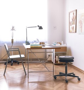 Richard Lampert Tafel Eiermann 1 - melamine wit/eiken rand - 110 x 78 cm - chrome - middelste stut - 160 x 90 cm