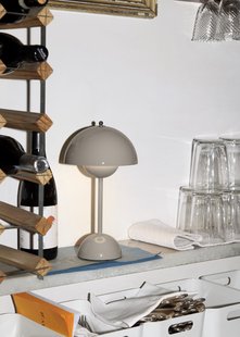 &Tradition Oplaadbare tafellamp Flowerpot VP9 - grijsbeige