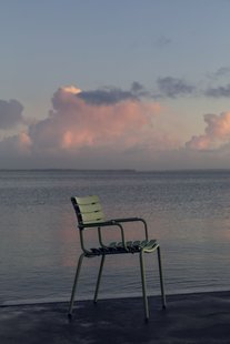 HOUE Eetstoel ReCLIPS - groen - met aluminium armleuningen