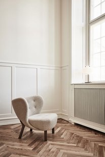 &Tradition Little Petra VB1 Fauteuil & ATD1 Poef  - karakorum 003 - oiled walnut