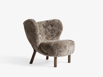 &Tradition Little Petra VB1 Fauteuil & ATD1 Poef  - sheepskin sahara - oiled walnut