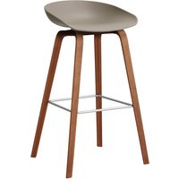 HAY About a Stool AAS 32 - khaki 2.0 - notenhout gelakt (op waterbasis) - voetbank roestvrij staal - Zithoogte 75 cm - viltglijders