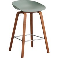HAY About a Stool AAS 32 - voetbank roestvrij staal - Zithoogte 65 cm - kunststofglijders - fall green 2.0 - notenhout gelakt (op waterbasis)