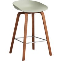 HAY About a Stool AAS 32 - voetbank roestvrij staal - Zithoogte 65 cm - kunststofglijders - pastel green 2.0 - notenhout gelakt (op waterbasis)