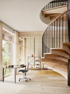 Fritz Hansen FH3605 Bureau met lade - zwart gelakt - Esseb zwart