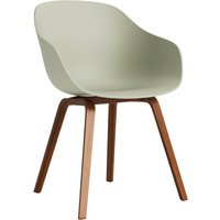 HAY About A Chair AAC 222 - pastel green 2.0 - notenhout gelakt (op waterbasis) - Standaard glijders kunststof