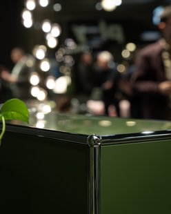 USM Haller Highboard 1x3 - 2 klepdeuren en uittrekbare lade - USM 36 olivgrün