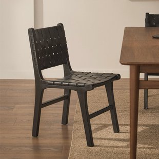 Kave Home Eetkamerstoel 'Calixta' Mahoniehout en leer, kleur Zwart