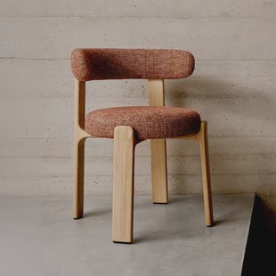 Kave Home Eetkamerstoel 'Granite' Chenille en essenhout, kleur Terracotta