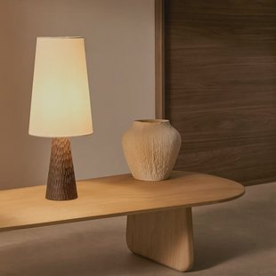 Kave Home Tafellamp 'Amire' Mangohout en stof, 50cm