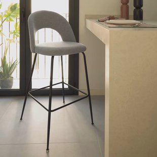 Kave Home Barkruk 'Mahalia' (zithoogte 63cm) kleur Lichtgrijs