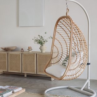 Kave Home Hangstoel 'Ekaterina' Met standaard, Rotan, kleur Naturel/Grijs