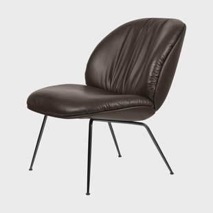 GUBI Beetle Soft loungestoel volledig gestoffeerd Smooth leather Gubi Coffee-matzwart