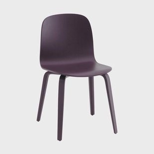 Muuto Visu Chair stoel houten onderstel Dark plum