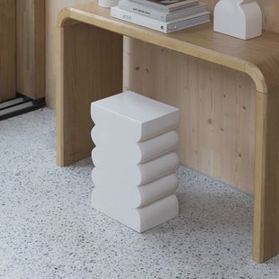 Zuiver Krukje/Bijzettafel 'Curves' 30 x 21cm, kleur Beige