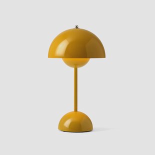 Flowerpot VP9 LED tafellamp, mosterdgeel - &TRADITION - Woonkamer - Designer - Kunststof - Met lampenkap