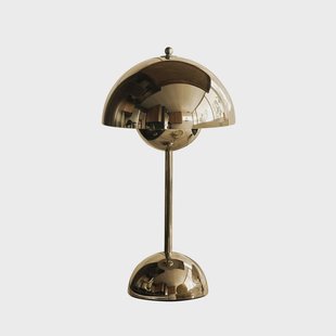 Flowerpot VP9 LED tafellamp, messing - &TRADITION - Woonkamer - Designer - Kunststof - Met lampenkap