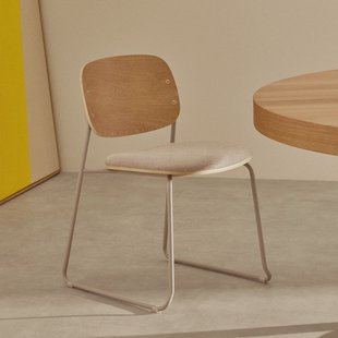 Kave Home Eetkamerstoel 'Meli' Hout en chenille, kleur Beige