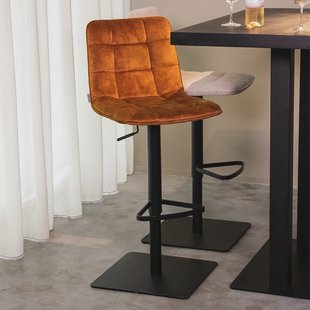 LABEL51 Draaibare Barkruk 'Juul' Velvet, kleur Oker (zithoogte 55-81cm)