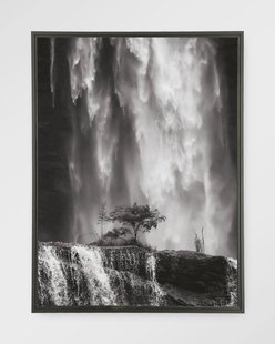 Urban Cotton Wandkleed 'Germinate' 110 x 145cm in Floating Frame - black