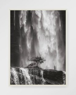 Urban Cotton Wandkleed 'Germinate' 110 x 145cm in Floating Frame - off white
