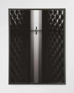 Urban Cotton Wandkleed 'Passing' 80 x 110cm in Floating Frame - black
