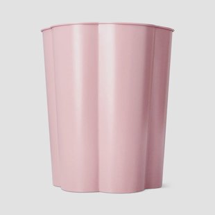 Roze metalen bloemenbak