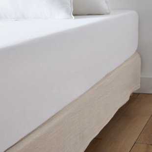 Korte effen bedrand in gewassen linnen, Abella