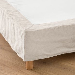 Korte effen bedrand in gewassen linnen, Abella