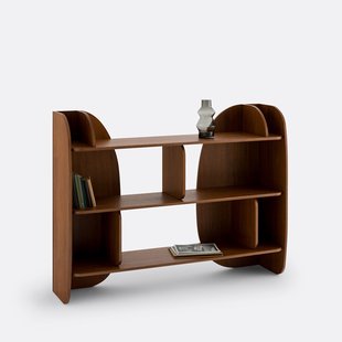 Lage boekenkast in fineernotenhout, Gorman