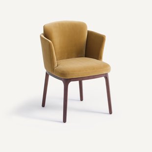 Fluwelen tafelfauteuil met walnoten poten Jabote