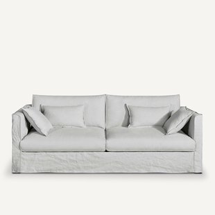 Bankhoes in gekreukt linnen, Camille